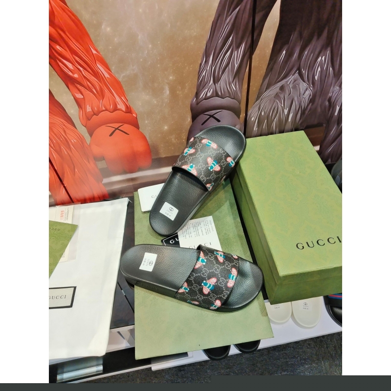 G*u*i slippers